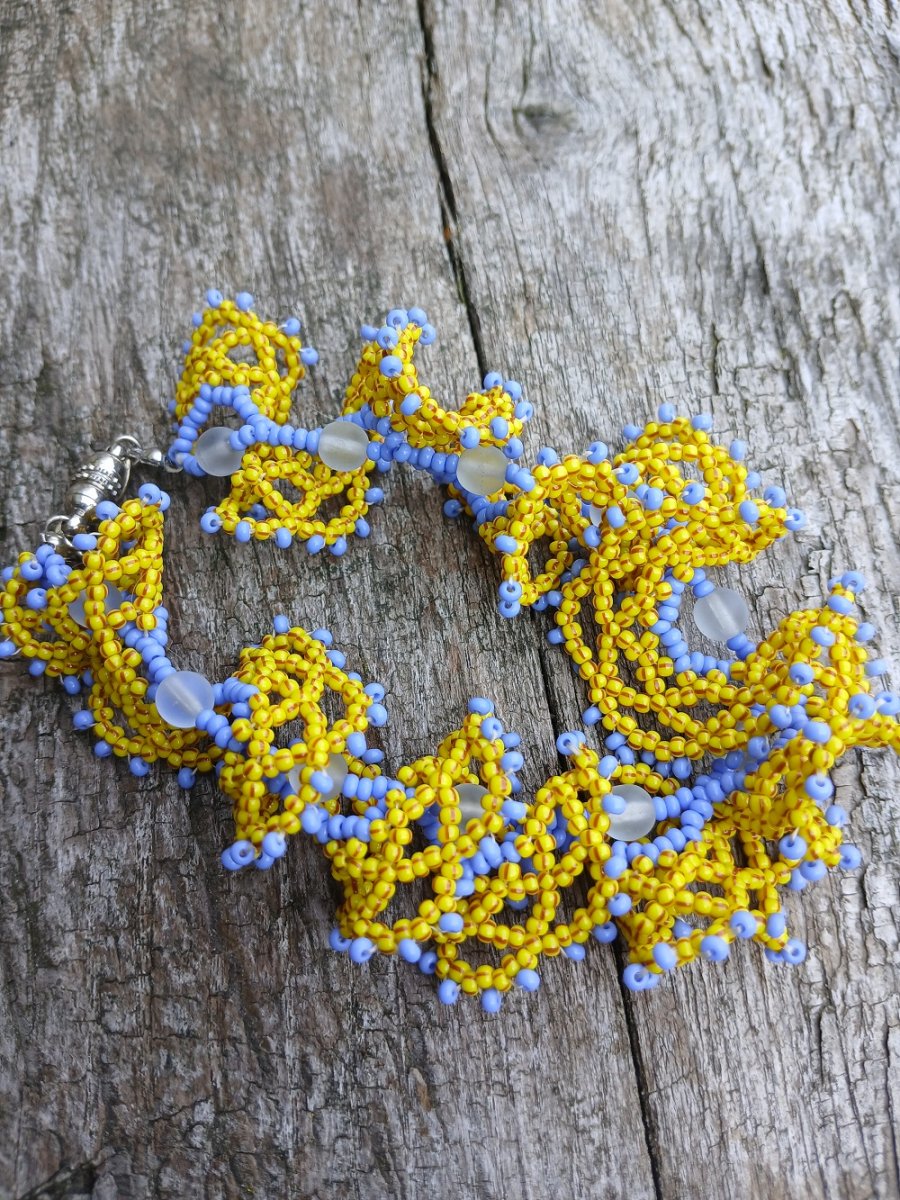 krajkový náramek žlutý