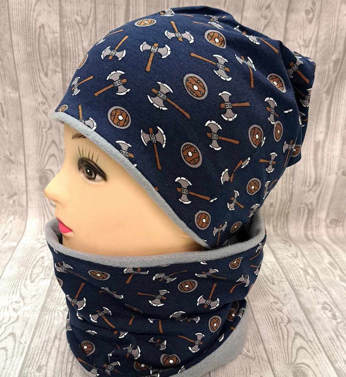 Čepice a nákrčník - Vikingové s šedou 