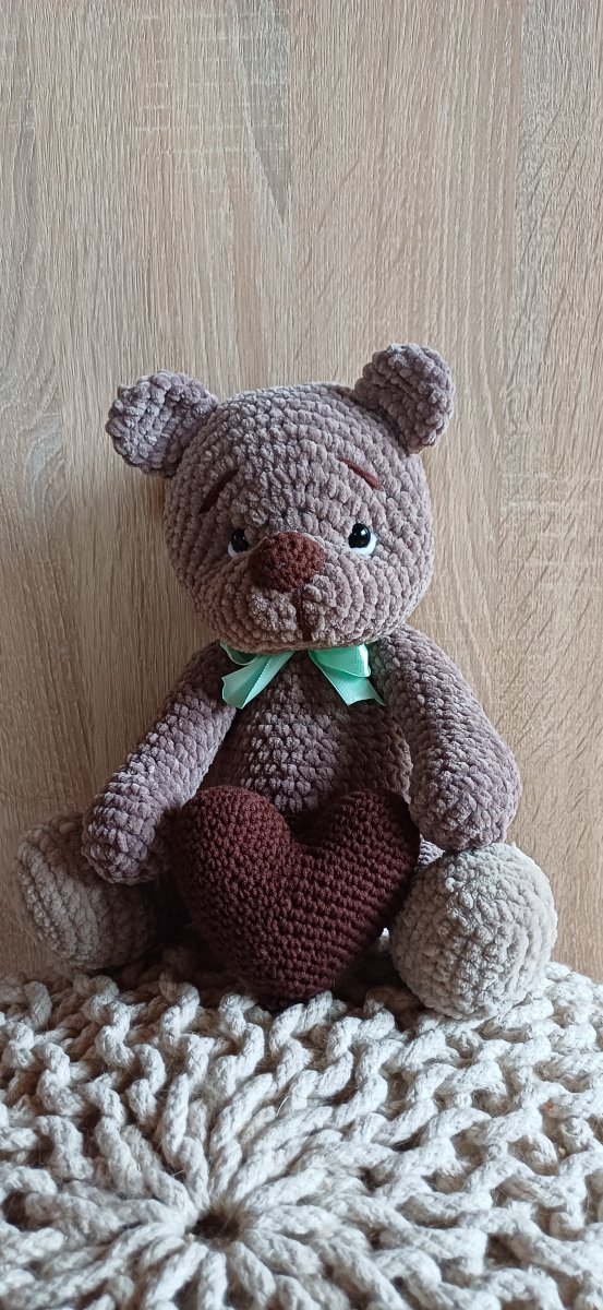 Větší hnědý méďa 