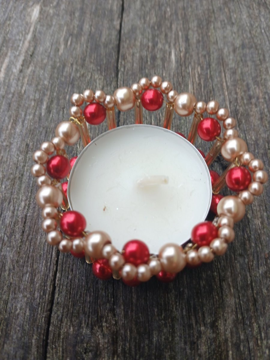 svícen z korálků červenozlatý II.