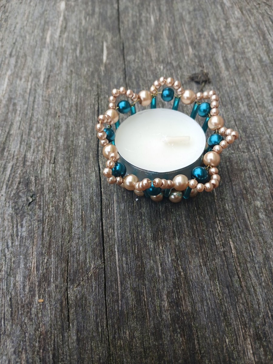 svícen z korálků tyrkysový