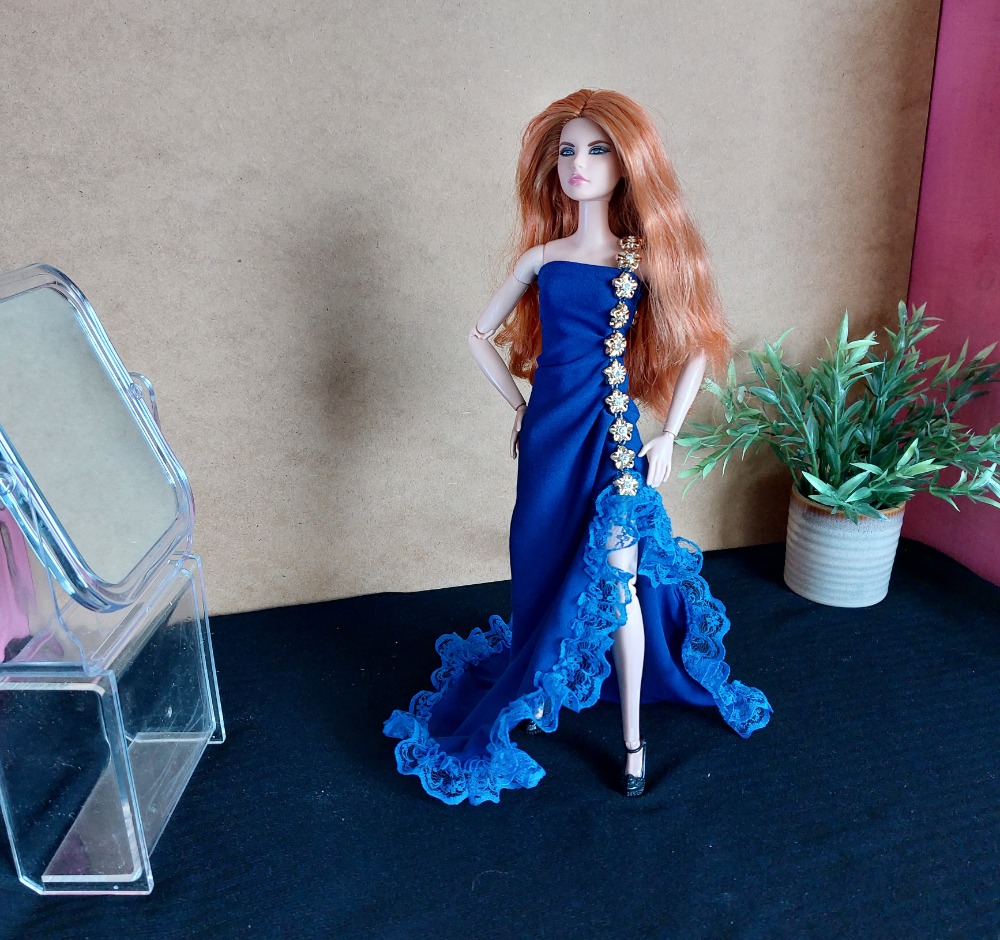 Modré úzké šatičky pro Barbie