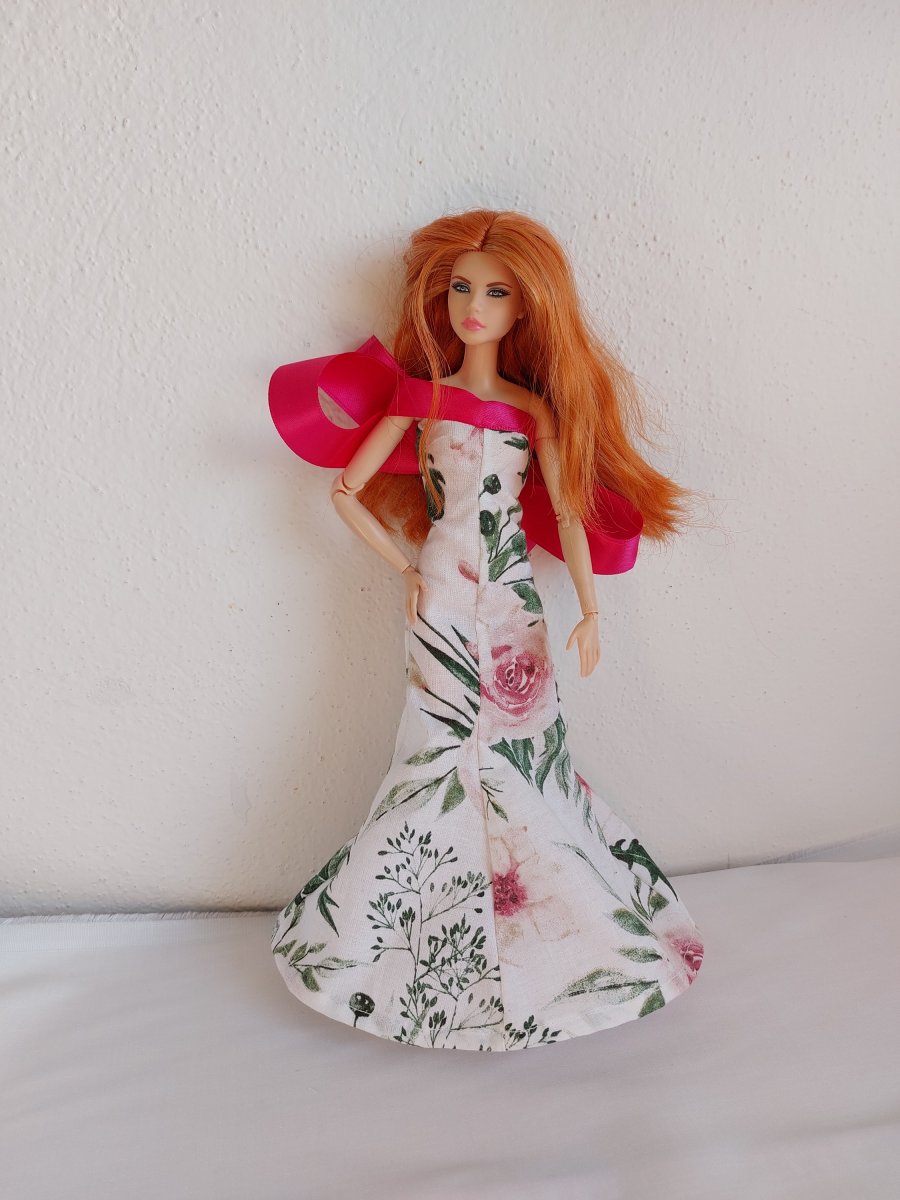 úzké šatičky pro Barbie