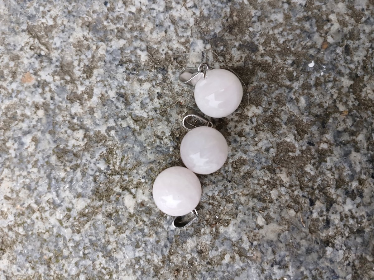 přívěsek růženín korálek