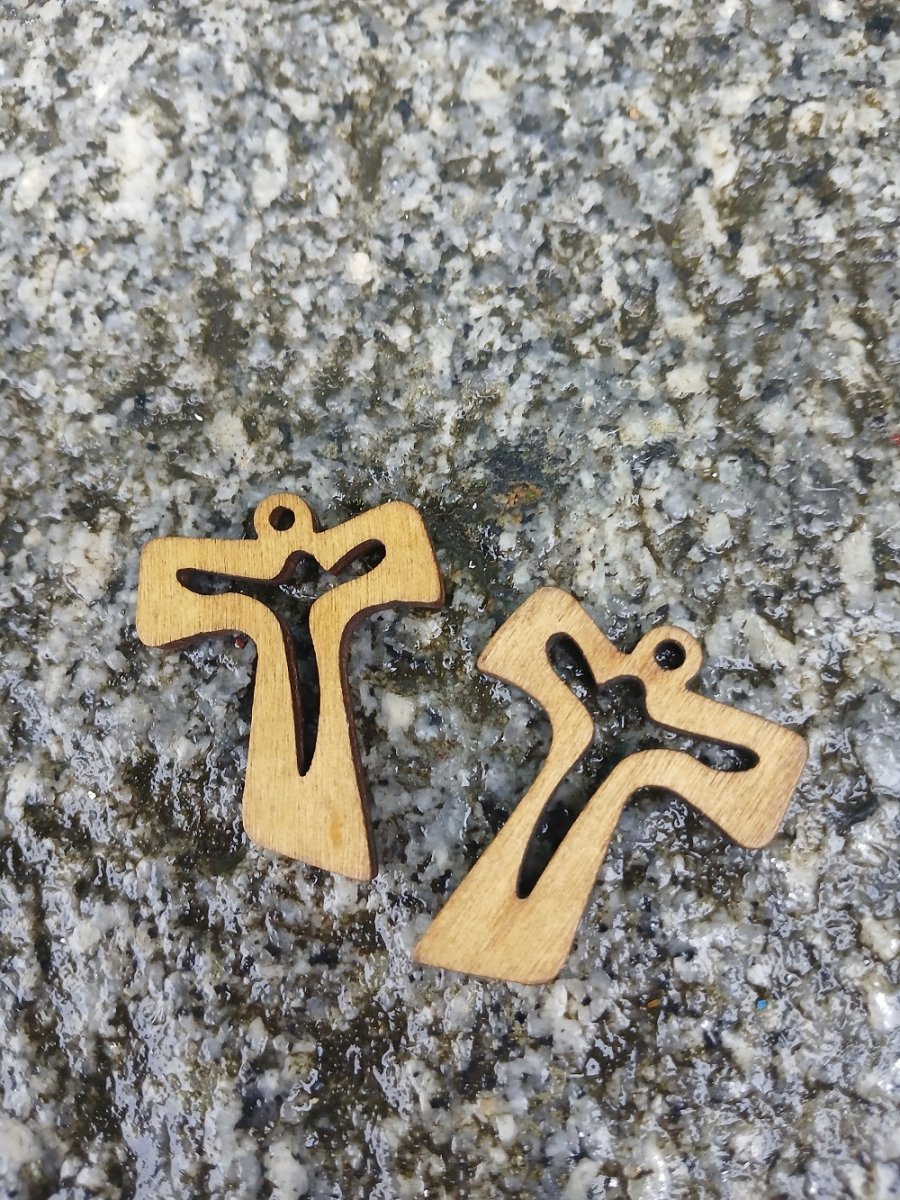 dřevěný křížek béžový