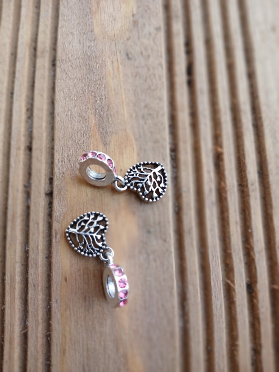 kovový korálek strom