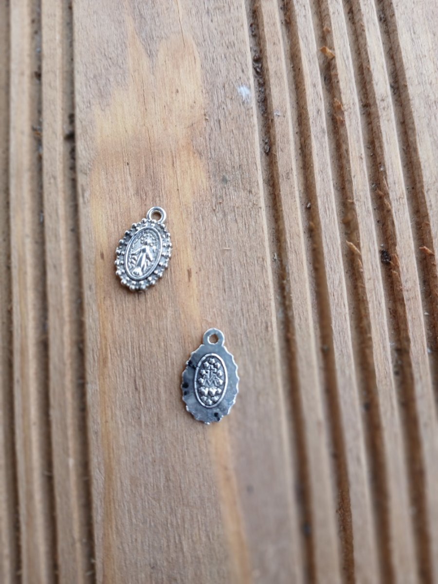 madonka kovový starostříbrný přívěsek