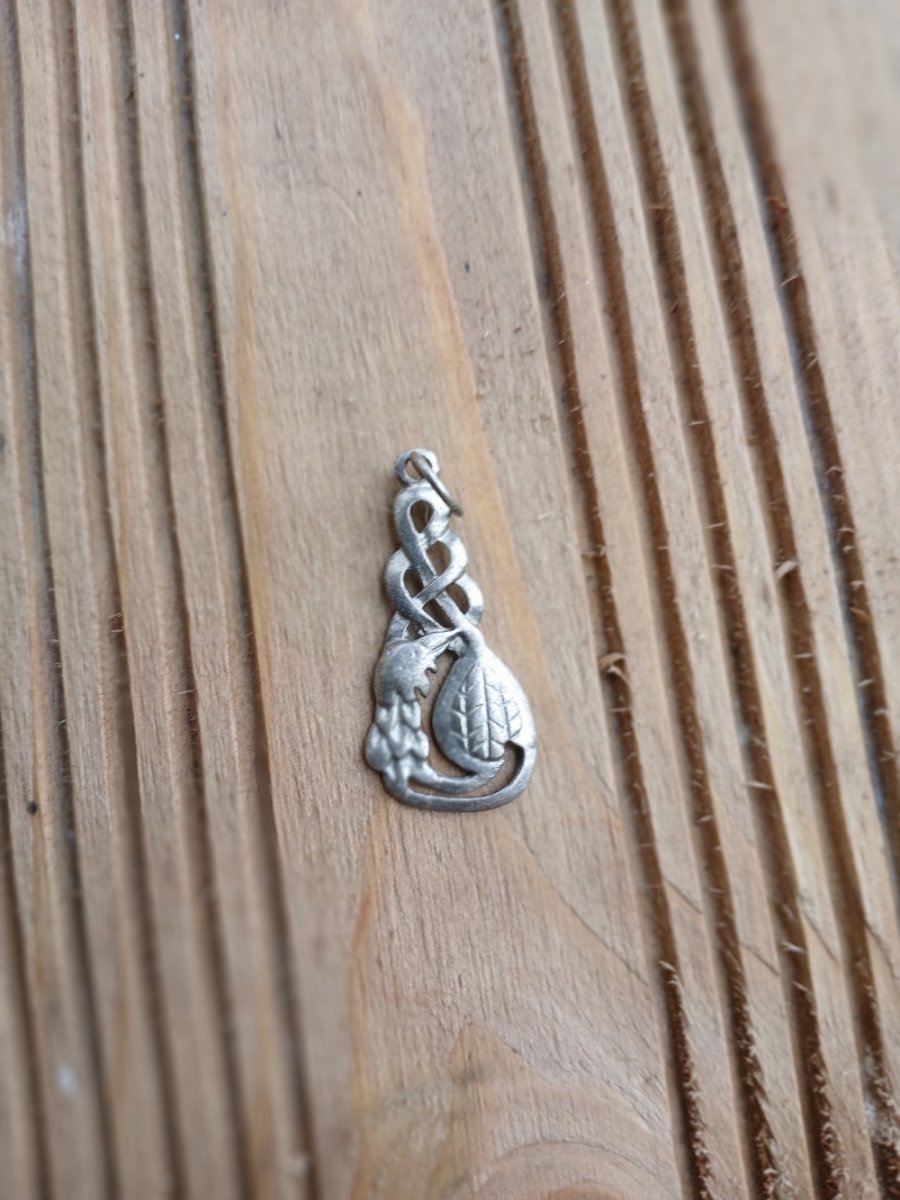 kovový přívěsek symbol hojnosti