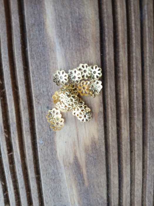 kaplík ve tvaru květu 7 x 7 x 1 mm, zlatý, 10 ks
