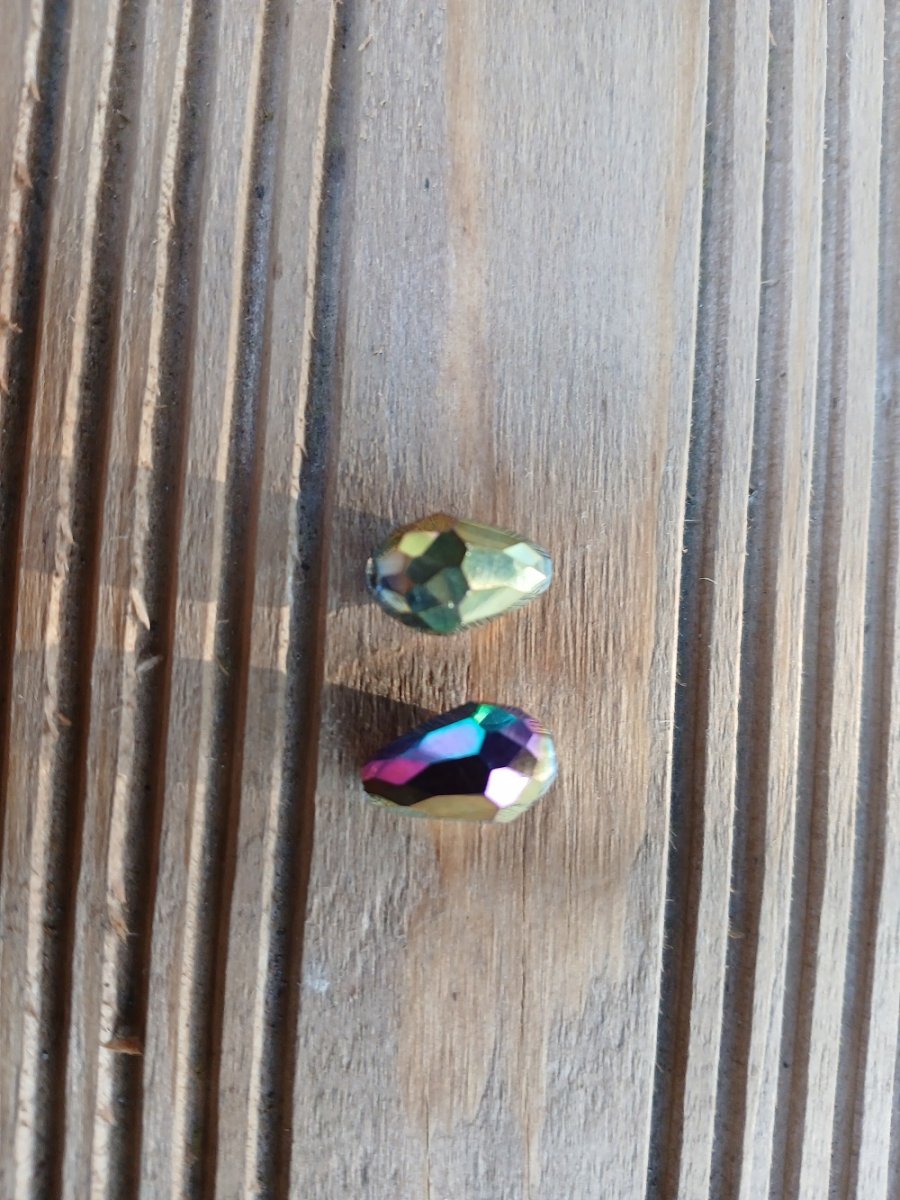 skleněný broušený korálek tvar hruška 