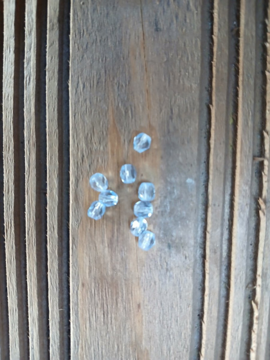 skleněný  korálek o průměru 4 mm modrý