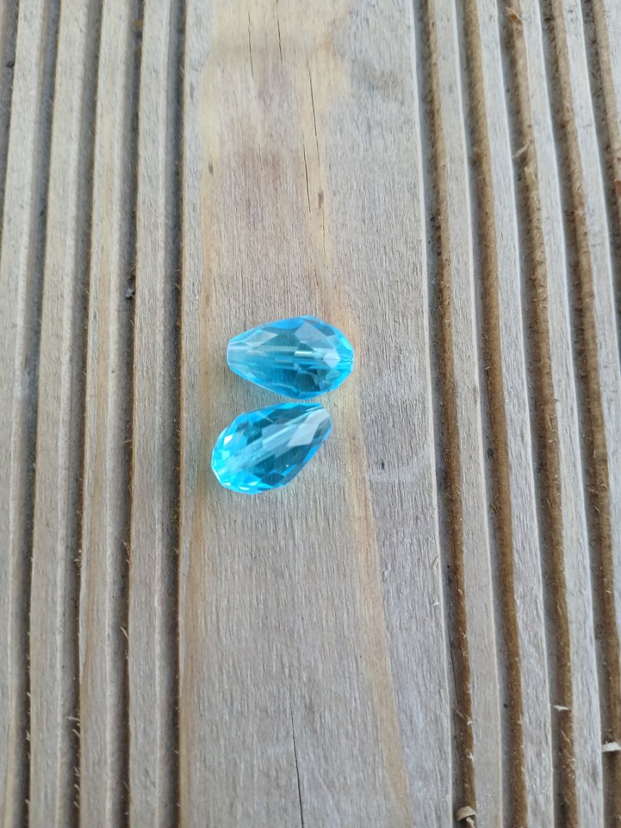 skleněný broušený korálek tvar hruška 