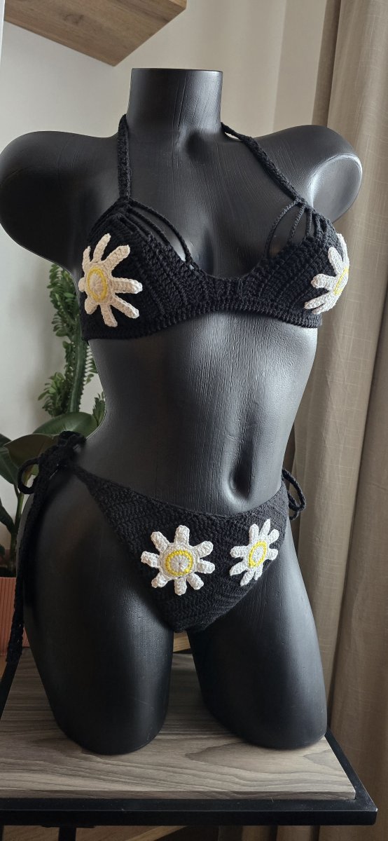 Háčkované černé plavky s květinami vel.36-38