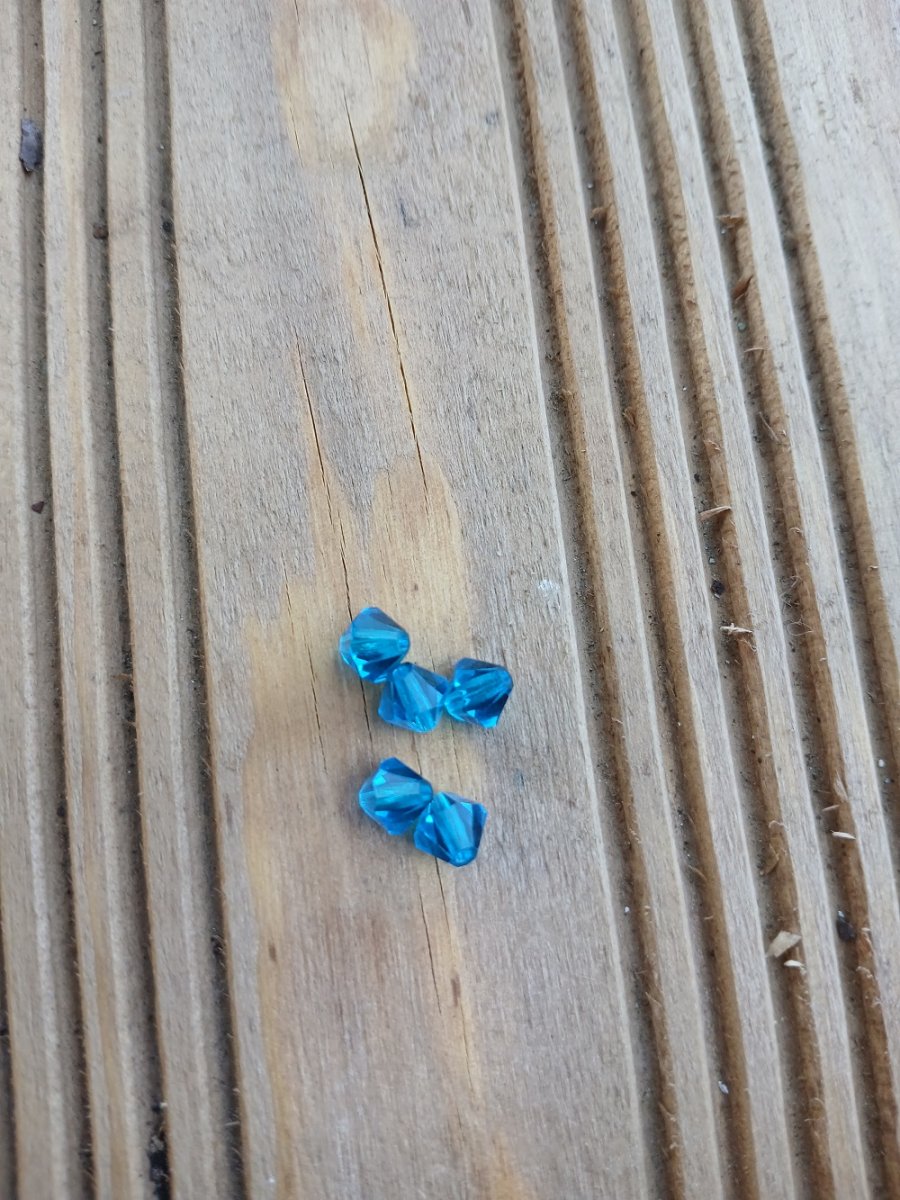 skleněný  korálek Bicone 6 mm vodrý