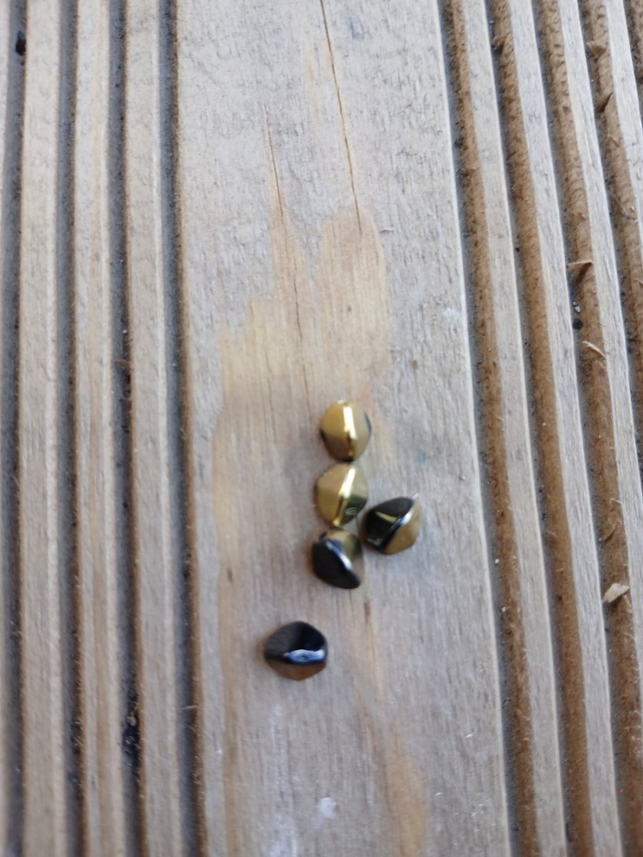 korálek mačkaný, pohanka 7 mm - černozlatá