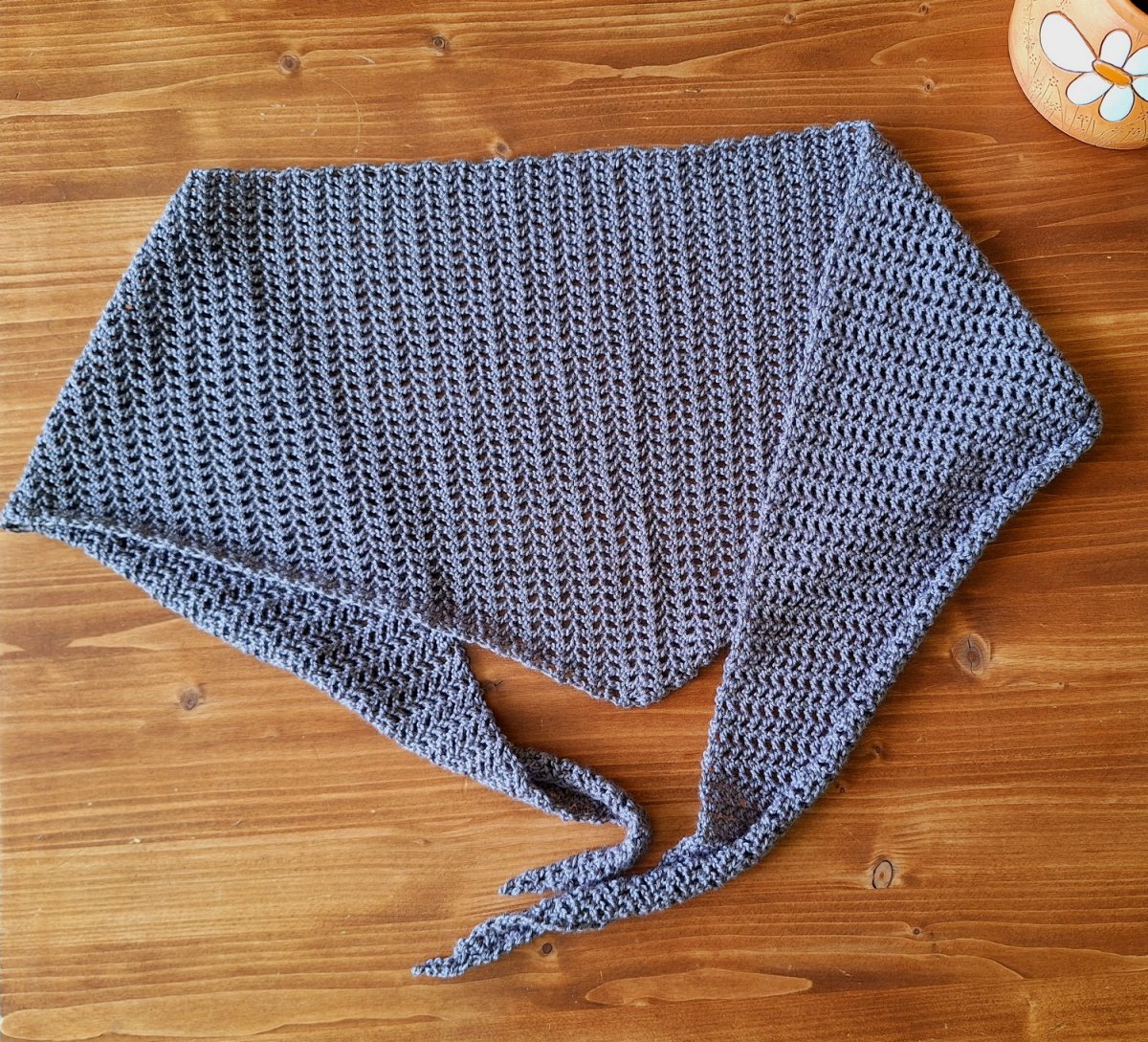 malý háčkovaný šátek