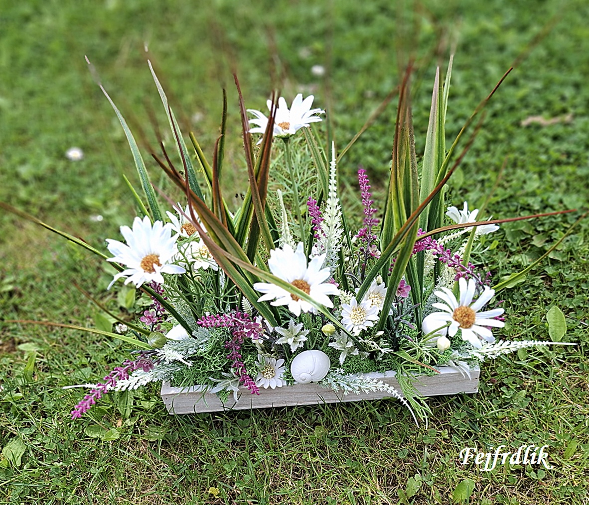 co se děje v trávě..