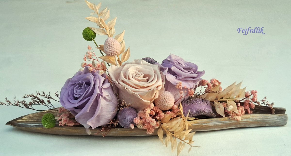  krásné růže , které nikdy nezvadnou :)..