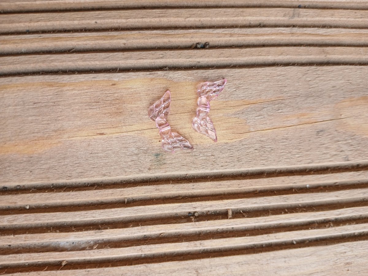andělská křídla 20x10 mm, plast - sv. růžová