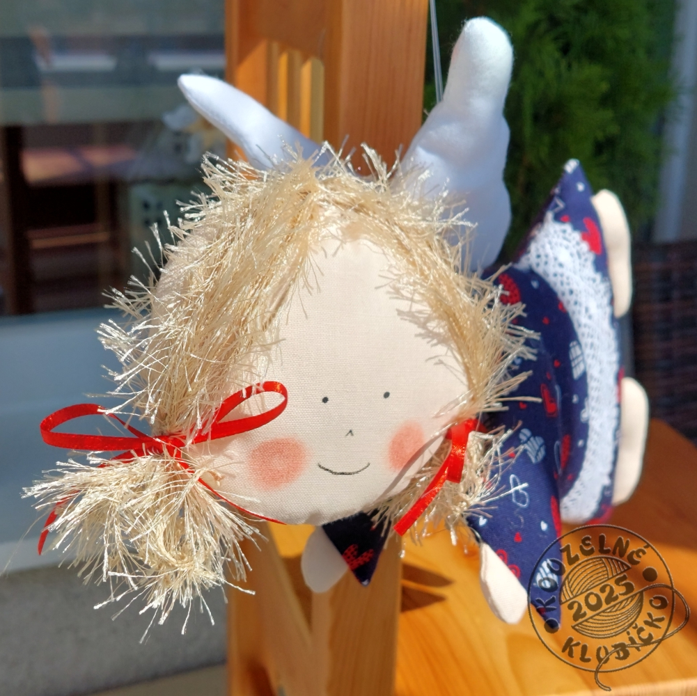 Andělka letící MODROTISK + červená srdíčka