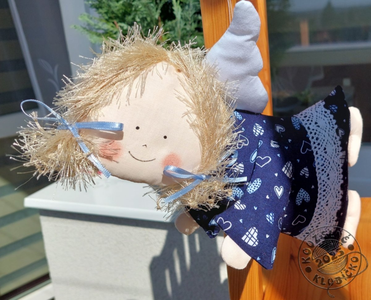 Andělka letící MODROTISK + modrá srdíčka