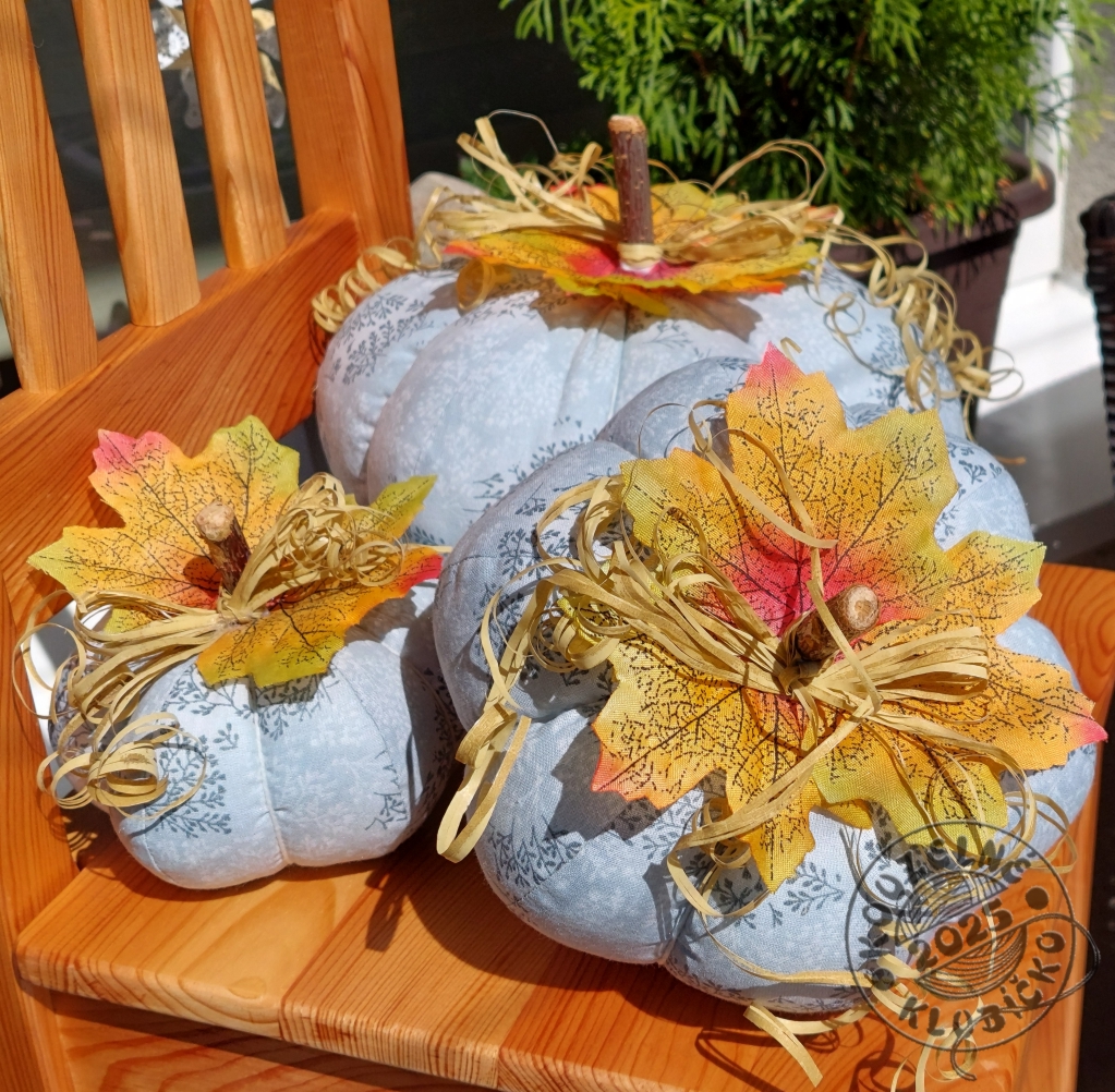 Šitá dýně ŠEDÁ S KYTIČKAMI