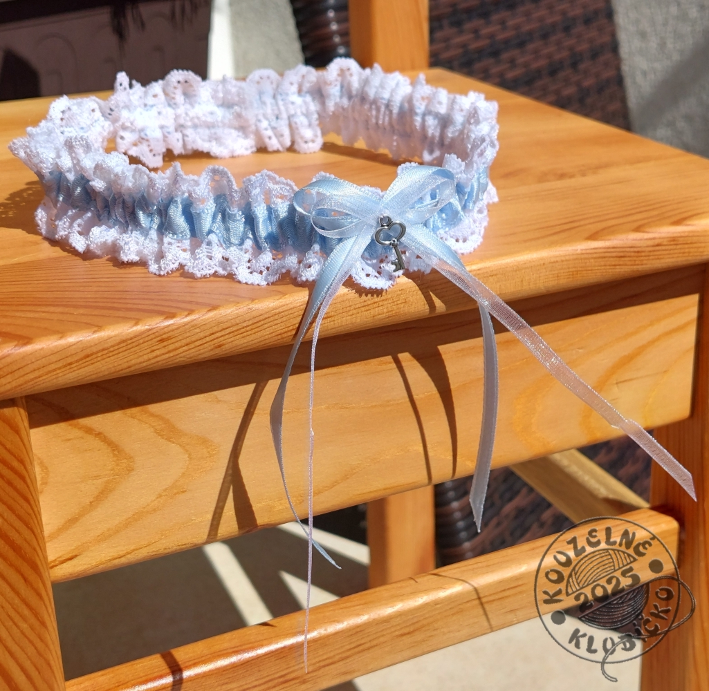 Podvazek z elastické krajky 32 mm s klíčkem