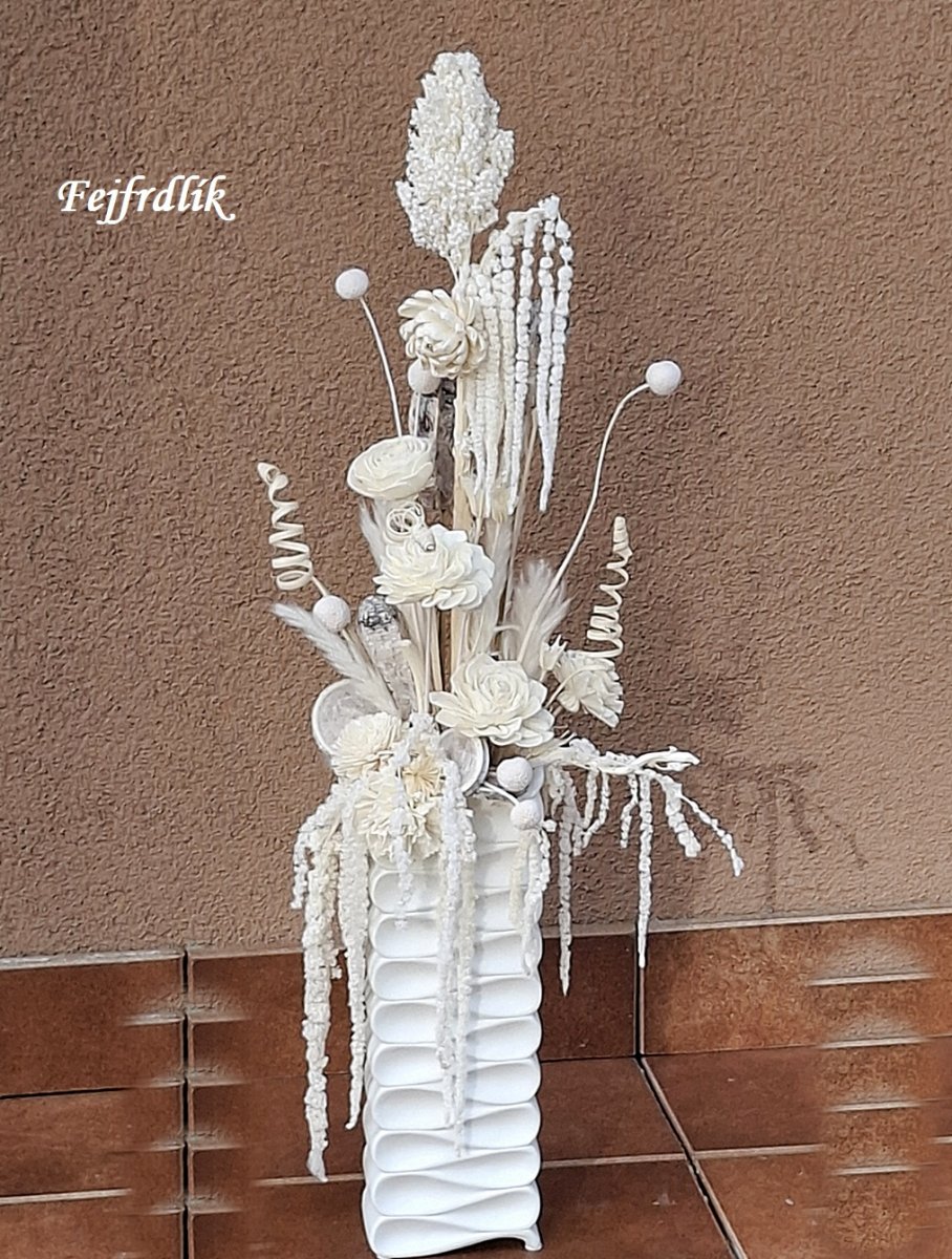 originální sušinové aranžmá ve váze..