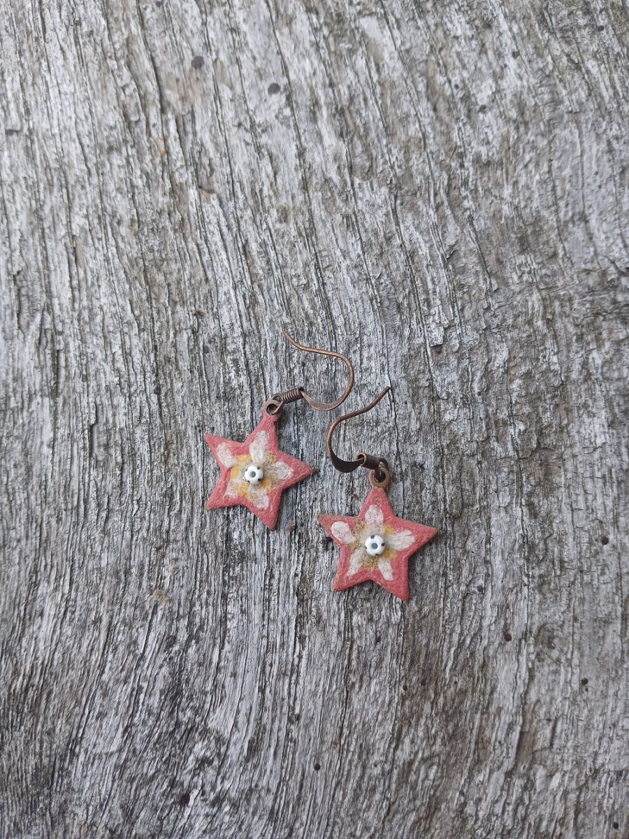 náušnice hvězdičky s korálkem