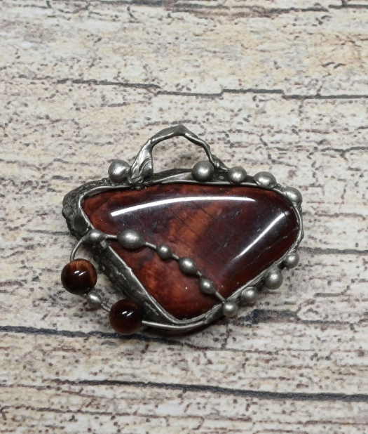 Přívěšek sokolí oko