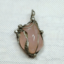 Přívěšek růženín