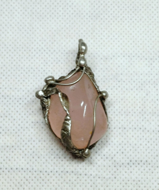 Přívěšek růženín