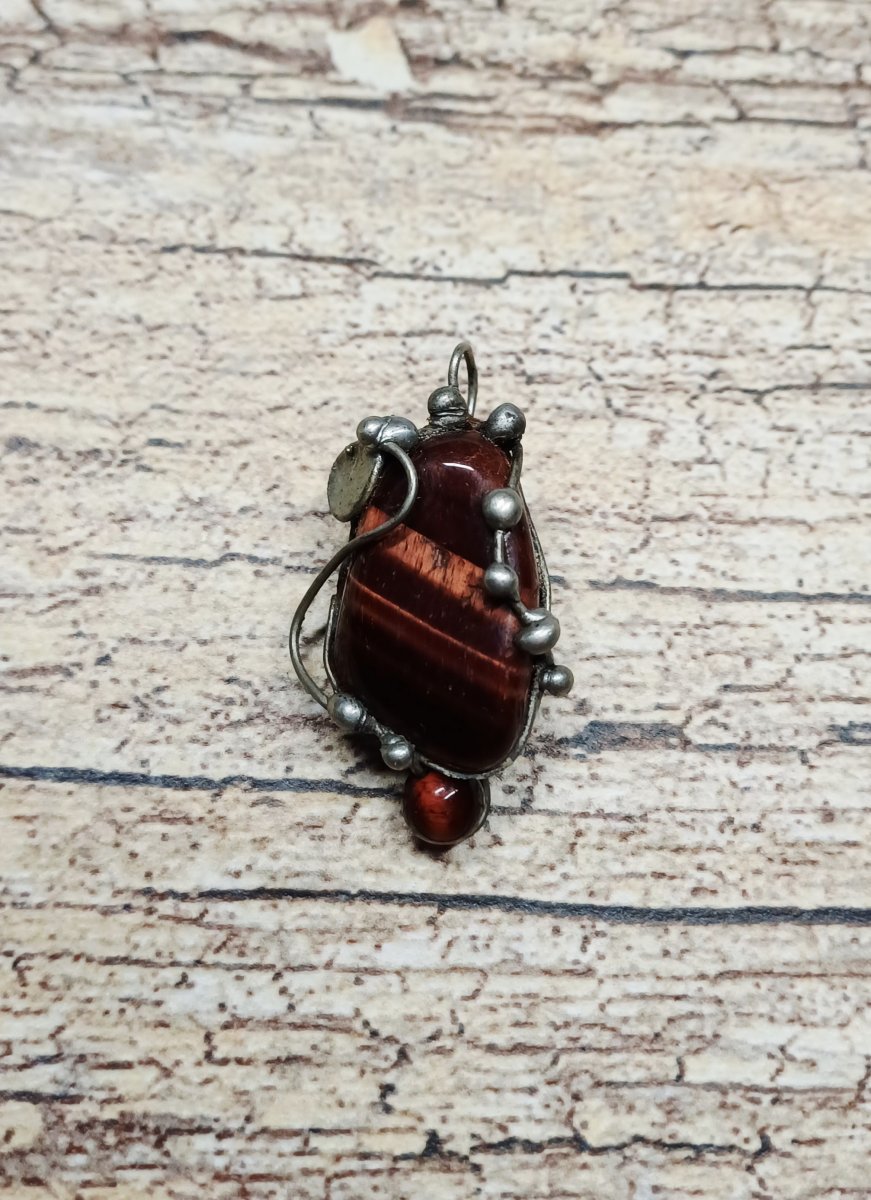 Přívěšek sokolí oko