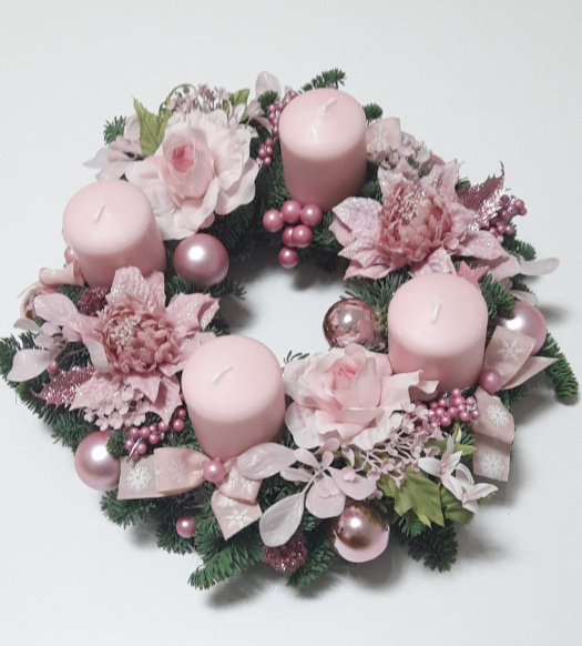 Adventní věnec z živého chvojí  růžový 