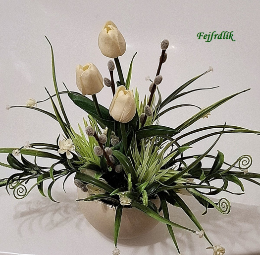 tančící tulipány v kouli..