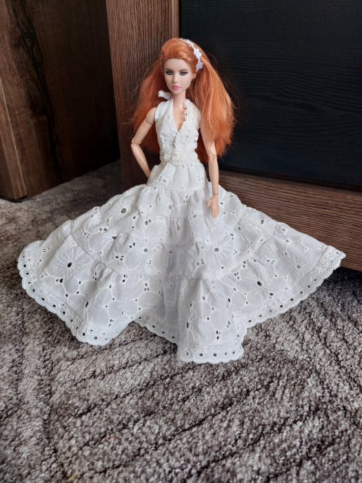 bílé volánkové boho šatičky pro Barbie