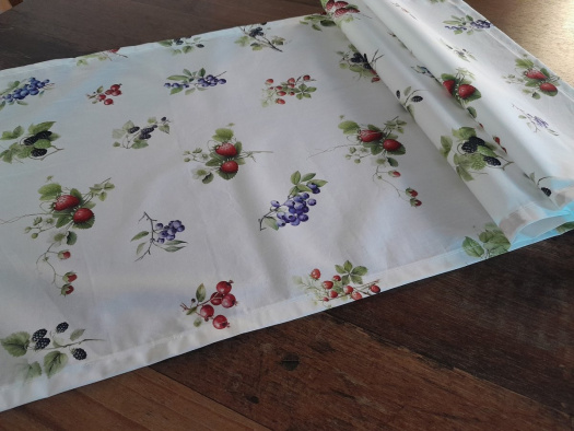 Ubrus......lesní plody