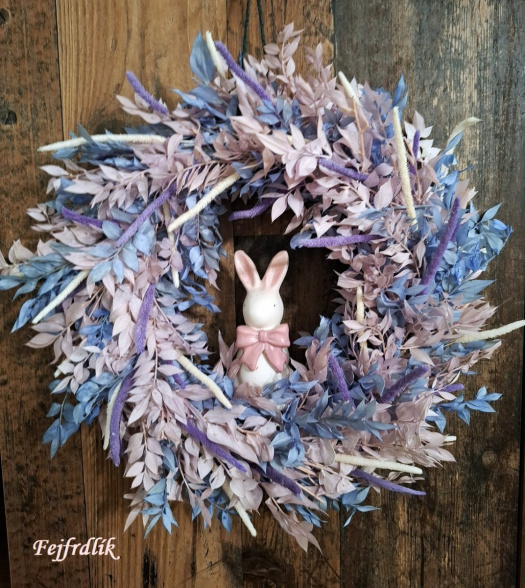 Jarní věnec ,, zaječice v sušině,,.