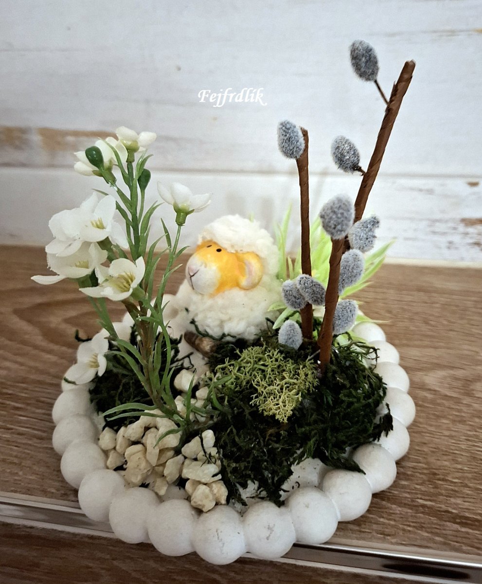 jarní aranž s ovečkou..