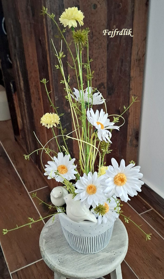 dvojčátka v kopretinách  :)..