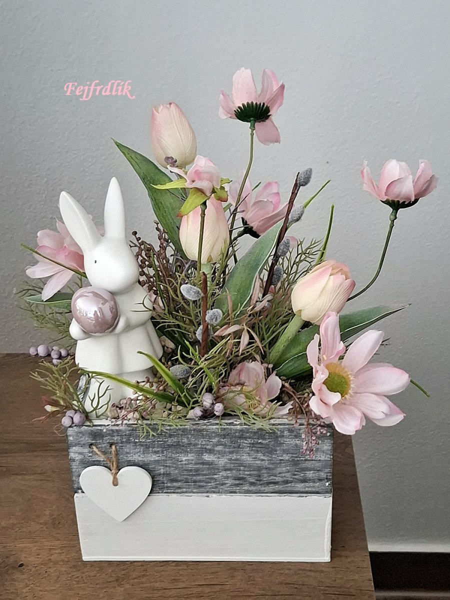 velikonoční truhlík se zajdou..:)