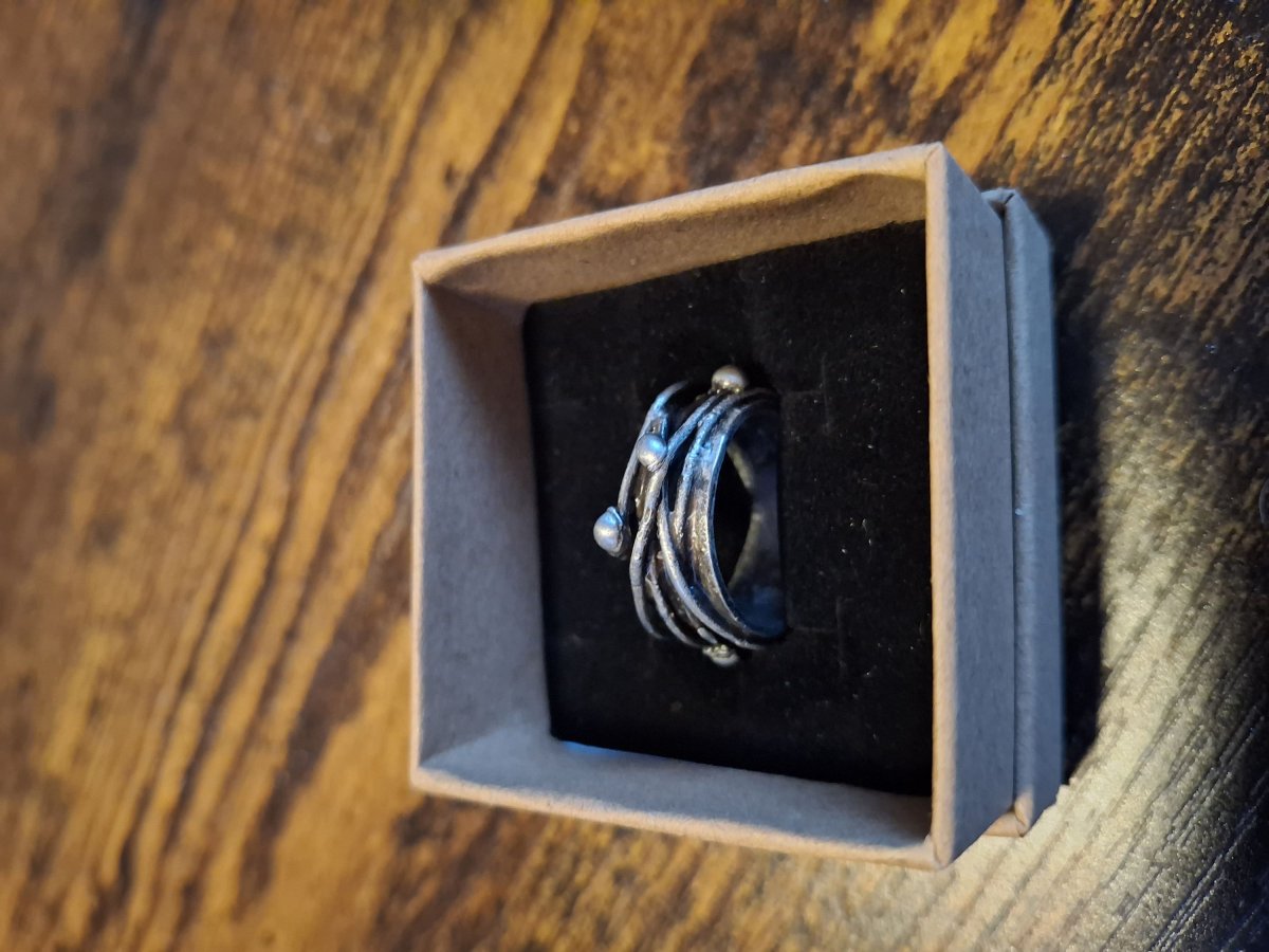 Cínovaný prsten s kuličkami