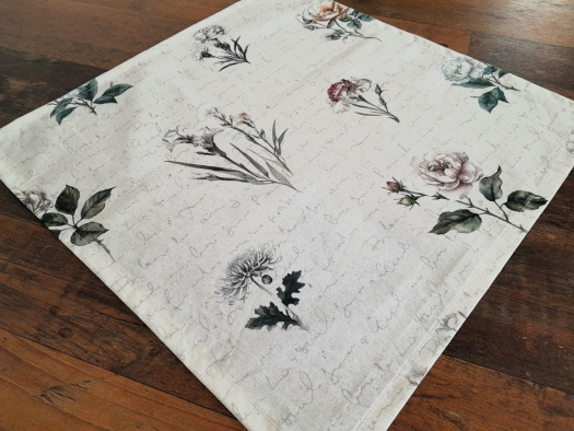 Čtvercový ubrus......něžná zahrada