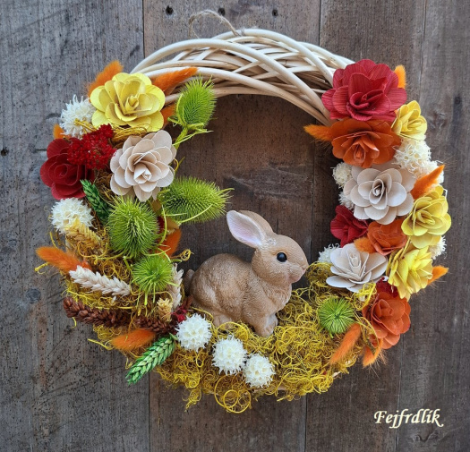 jarní věnec se zajícem v přírodě :)..