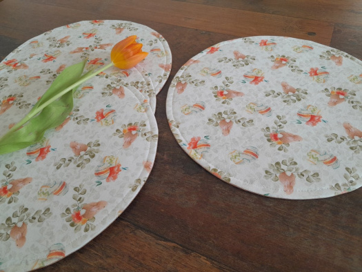 Sada prostírání....kulaté se zajičky