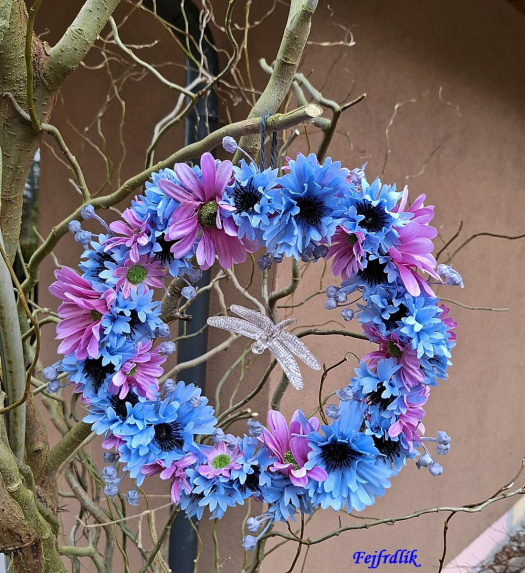 věneček s vážkou ..