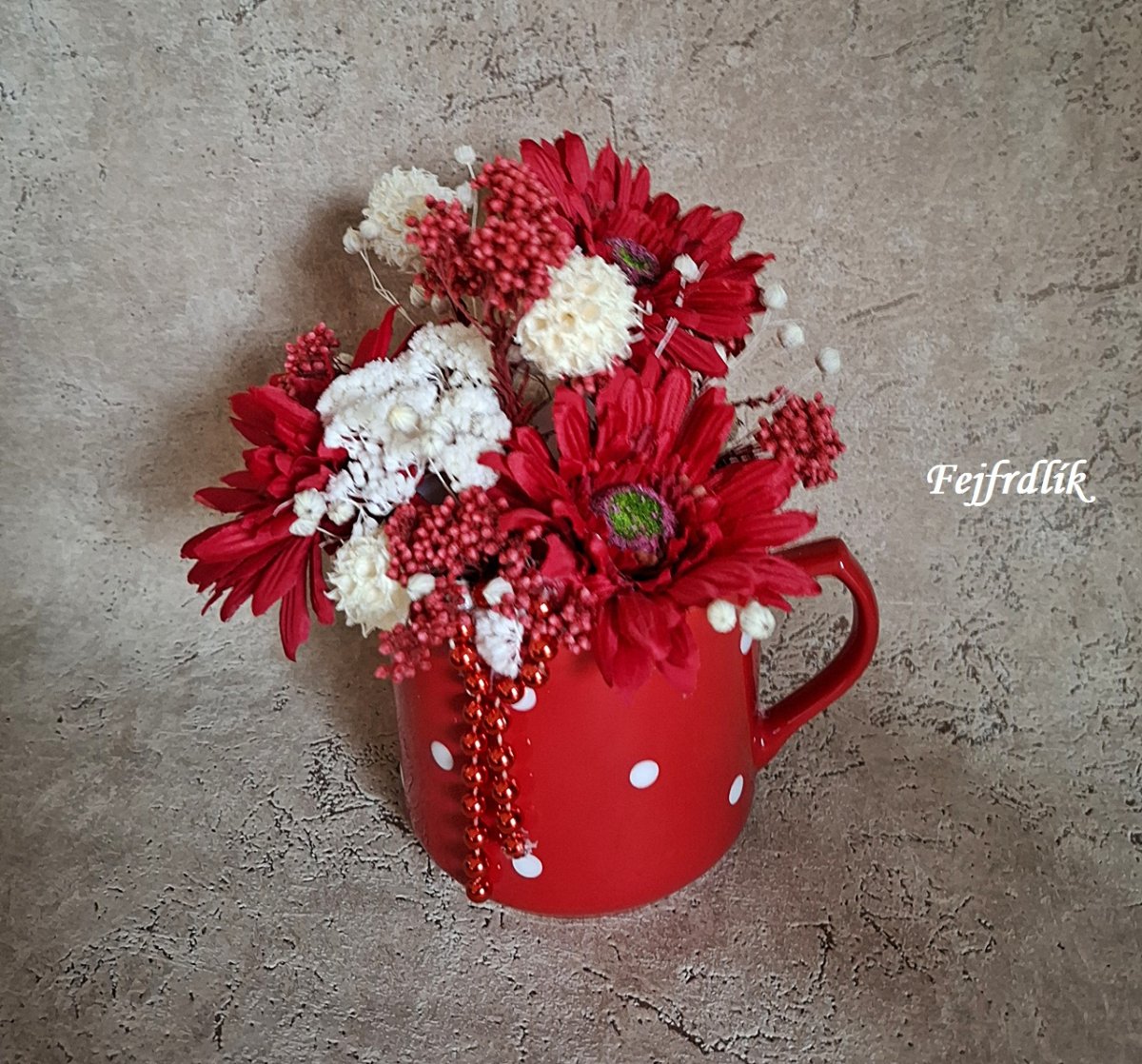 gerbery v puntíkatém obleku ;-)..