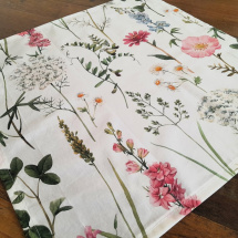 Čtvercový ubrus......na louce