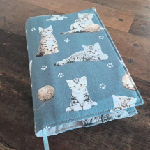 nastavitelný obal na knihu.....kočky