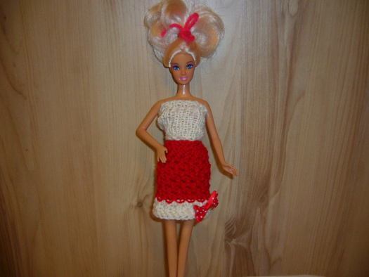 Barbie - červená sukýnka s mašličkou (20_36)